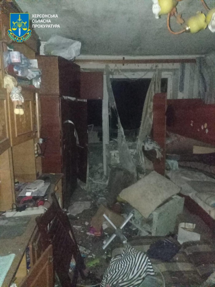 Наслідки російського обстрілу, фото: Херсонська обласна прокуратура