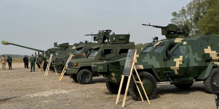 Під час демонстрації української зброї, фото: Міноборони