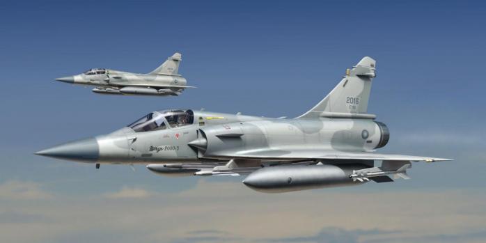 Винищувач Mirage 2000, фото: GoodFon