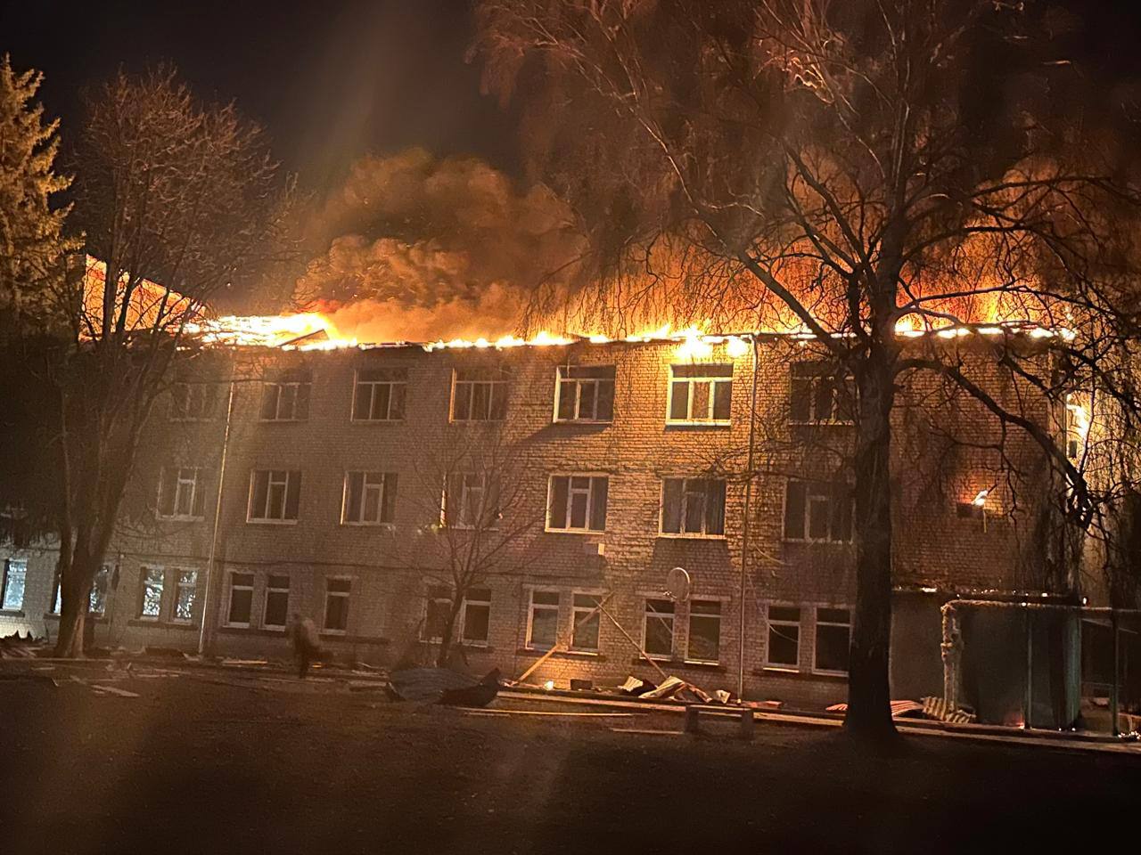 Армія рф завдала подвійного удару по лікарні. Фото: Олег Синєгубов