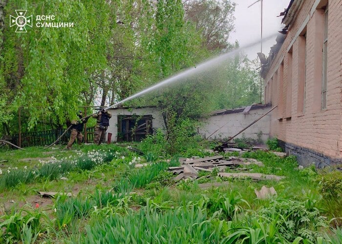 Наслідки російського обстрілу Сумщини, фото: ДСНС