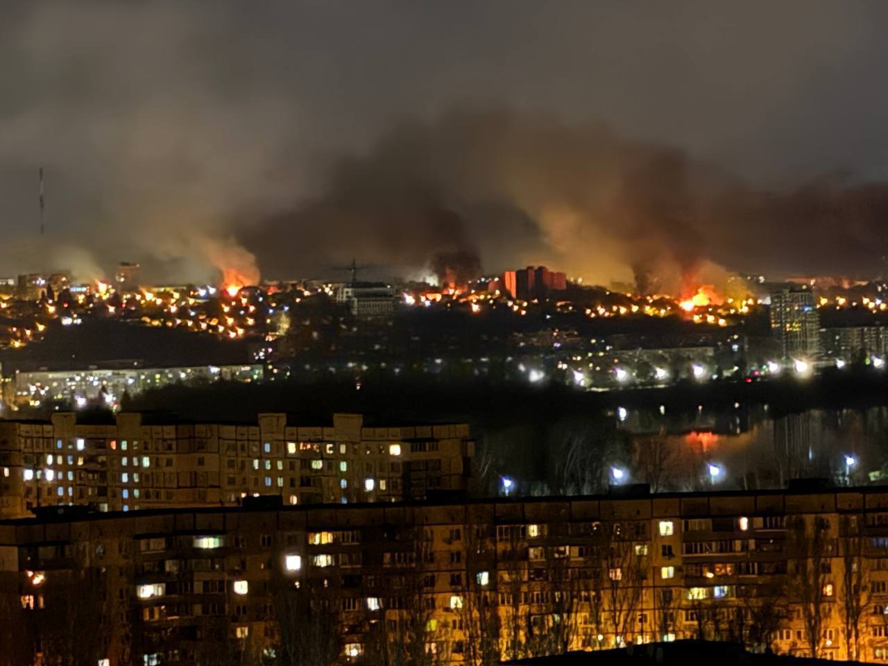 Наслідки атаки на Дніпро. Фото: ДСНС